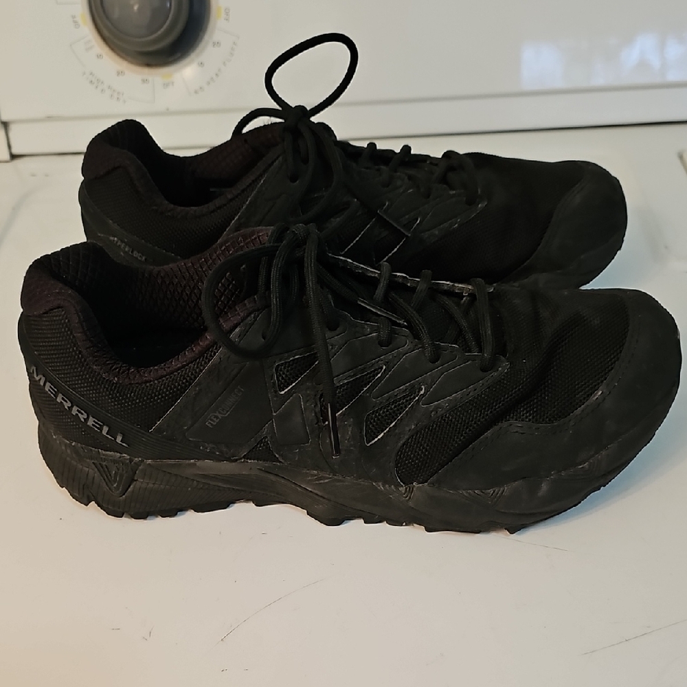 Merrell Tactical Men's Homme J17763 Black Athletic Shoes. US 8. Lightly Used.